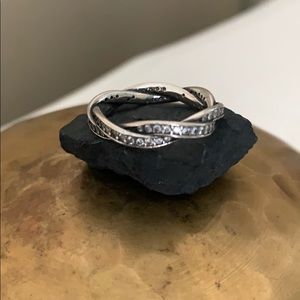 Pandora Sparkling Twisted Lines Ring